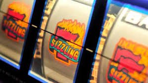 Ilustrasi pengguna masterslot99 mengakses bantuan akun melalui perangkat mobile Android